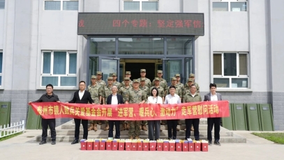 真情跨越六千里，星空在线平台-星空在线官网
赴新疆慰问泰州籍官兵