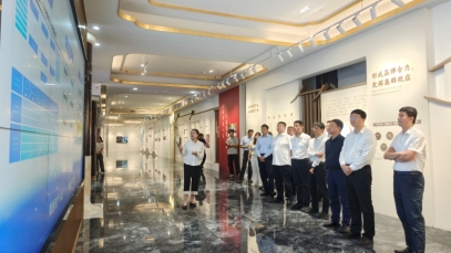 数据助推产业发展 江苏省数据局一行到星空在线平台-星空在线官网
调研走访